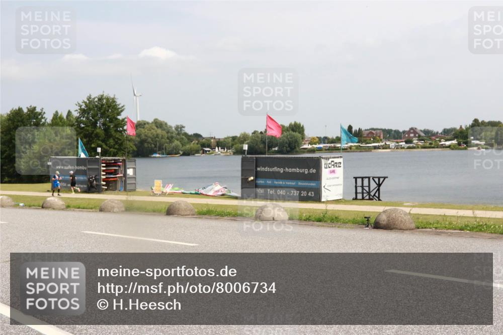 21.06.2025 - 27. Vierlanden-Triathlon H.Heesch http://msf.ph/oto/8006734 15.06.2025 11:59:47 Radfahren 757, 811, 921 meine-sportfotos.de