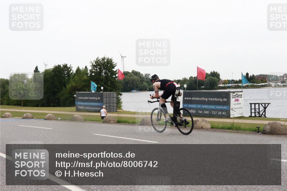 15.06.2025 - 27. Vierlanden-Triathlon H.Heesch http://msf.ph/oto/8006742 15.06.2025 10:40:20 Radfahren 43, 132 meine-sportfotos.de