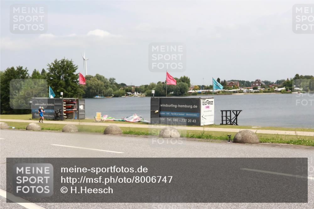 21.06.2025 - 27. Vierlanden-Triathlon H.Heesch http://msf.ph/oto/8006747 15.06.2025 11:59:47 Radfahren 757, 811, 921 meine-sportfotos.de