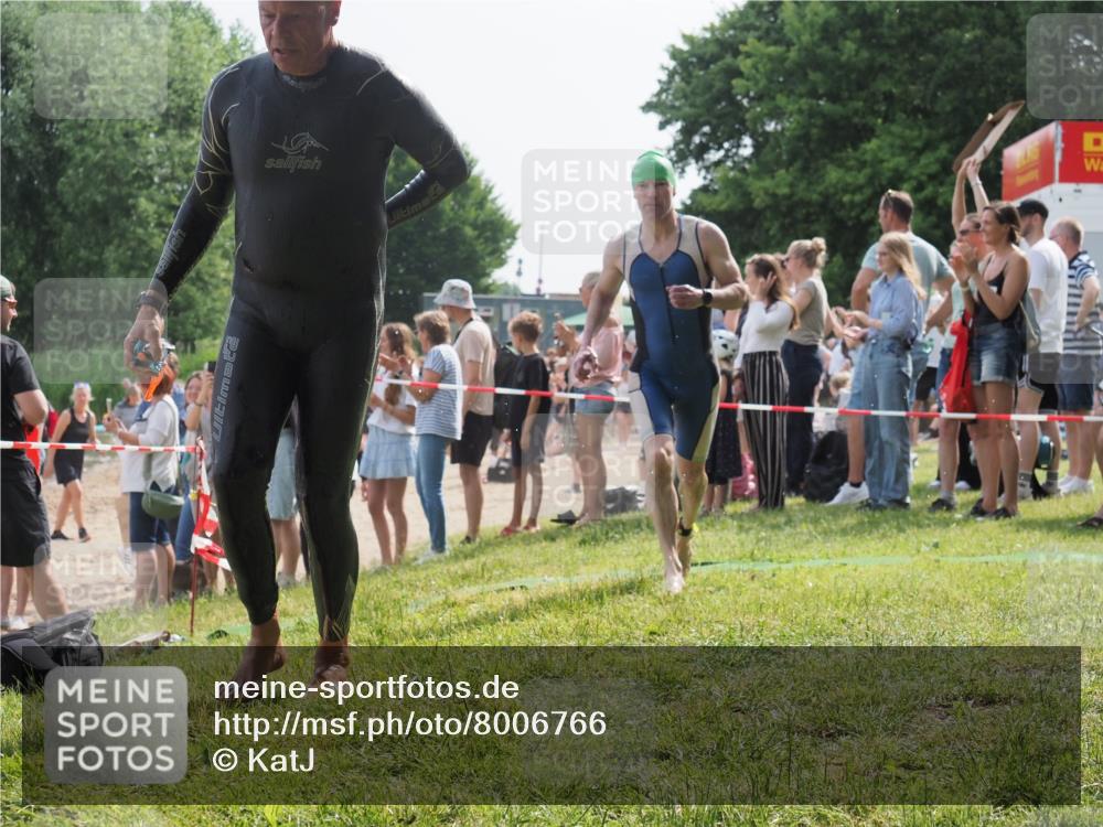 15.06.2025 - 27. Vierlanden-Triathlon KatJ http://msf.ph/oto/8006766 15.06.2025 10:05:44 Schwimmen 366, 378, 392, 401, 413, 442, 450 meine-sportfotos.de