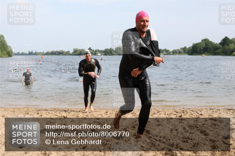15.06.2025 - 27. Vierlanden-Triathlon Lena Gebhardt http://msf.ph/oto/8006770 15.06.2025 10:04:39 Schwimmen 390, 404, 452 meine-sportfotos.de