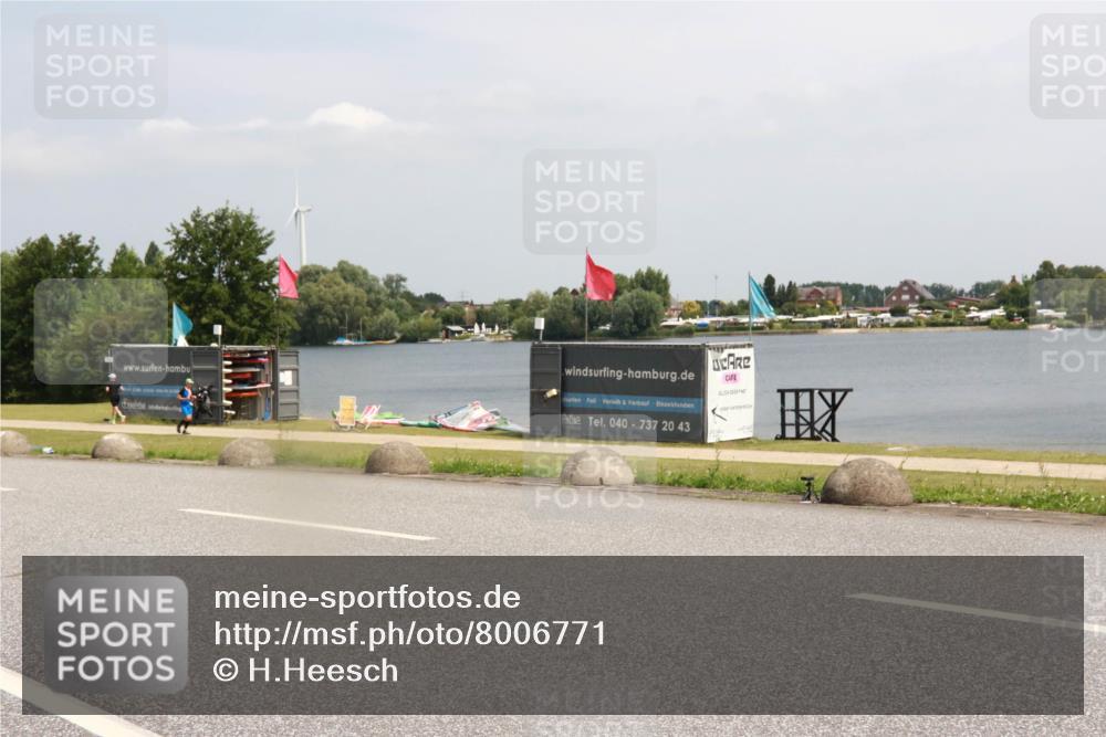 21.06.2025 - 27. Vierlanden-Triathlon H.Heesch http://msf.ph/oto/8006771 15.06.2025 11:59:48 Radfahren 757, 811, 919, 921 meine-sportfotos.de