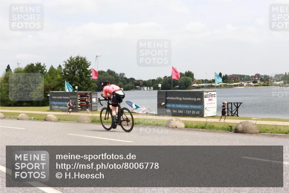 21.06.2025 - 27. Vierlanden-Triathlon H.Heesch http://msf.ph/oto/8006778 15.06.2025 12:06:54 Radfahren 718, 825, 852, 879, 950, 959 meine-sportfotos.de