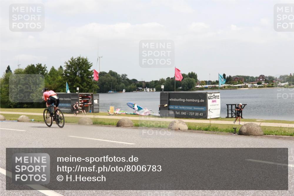 21.06.2025 - 27. Vierlanden-Triathlon H.Heesch http://msf.ph/oto/8006783 15.06.2025 12:06:54 Radfahren 718, 825, 852, 879, 950, 959 meine-sportfotos.de