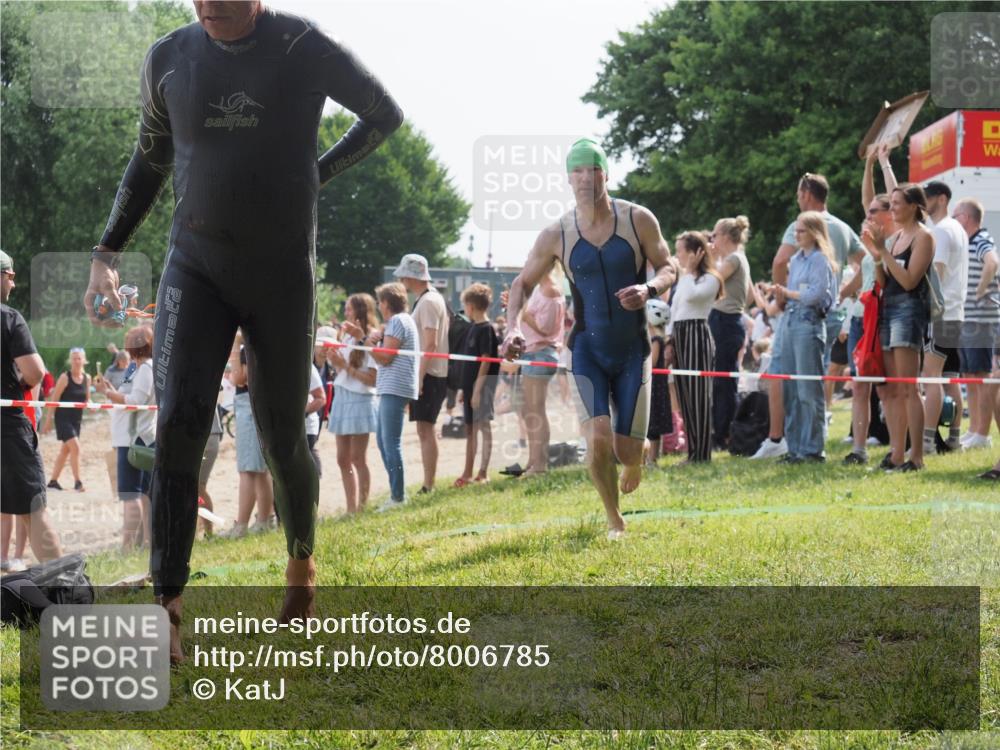 15.06.2025 - 27. Vierlanden-Triathlon KatJ http://msf.ph/oto/8006785 15.06.2025 10:05:44 Schwimmen 366, 378, 392, 401, 413, 442, 450 meine-sportfotos.de