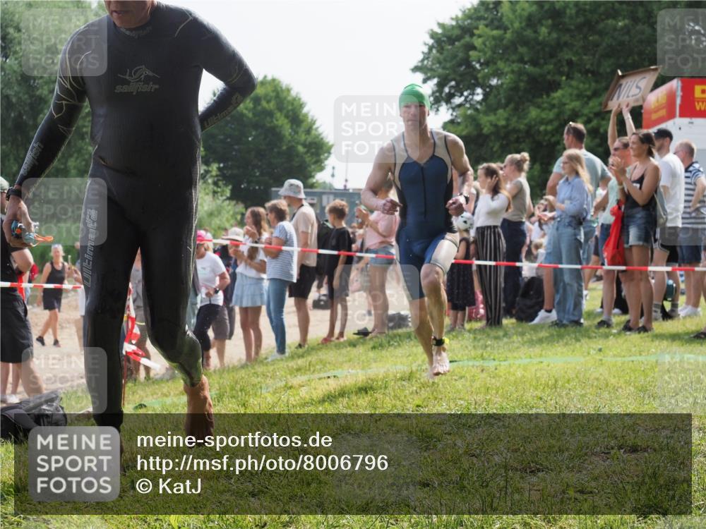 15.06.2025 - 27. Vierlanden-Triathlon KatJ http://msf.ph/oto/8006796 15.06.2025 10:05:44 Schwimmen 366, 378, 392, 401, 413, 442, 450 meine-sportfotos.de