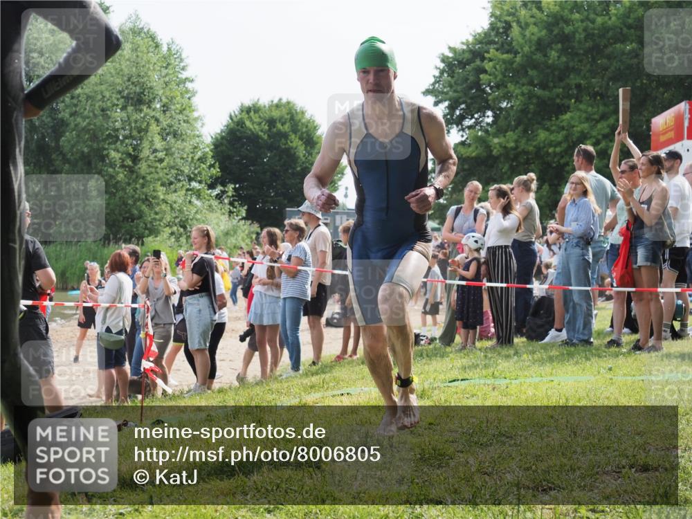 15.06.2025 - 27. Vierlanden-Triathlon KatJ http://msf.ph/oto/8006805 15.06.2025 10:05:45 Schwimmen 366, 378, 392, 401, 413, 442, 450 meine-sportfotos.de