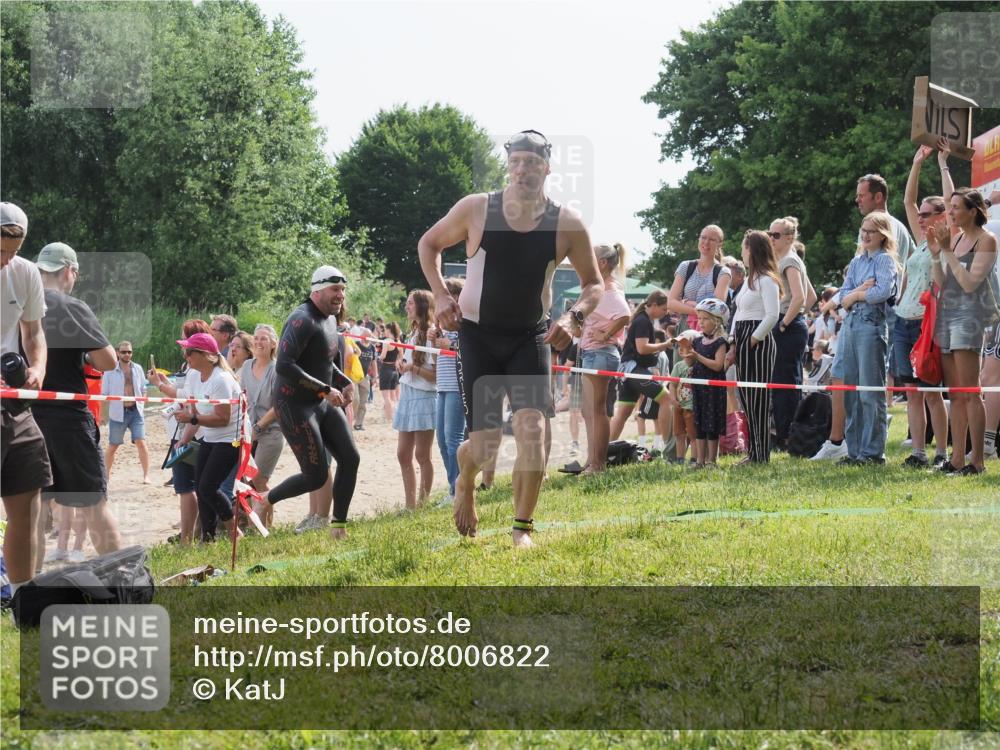 15.06.2025 - 27. Vierlanden-Triathlon KatJ http://msf.ph/oto/8006822 15.06.2025 10:05:48 Schwimmen 366, 392, 401, 413, 435, 442, 450 meine-sportfotos.de