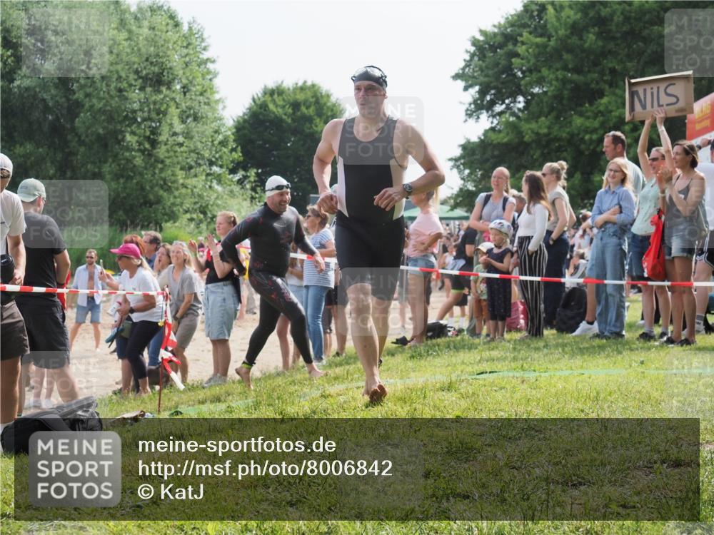 15.06.2025 - 27. Vierlanden-Triathlon KatJ http://msf.ph/oto/8006842 15.06.2025 10:05:48 Schwimmen 366, 392, 401, 413, 435, 442, 450 meine-sportfotos.de