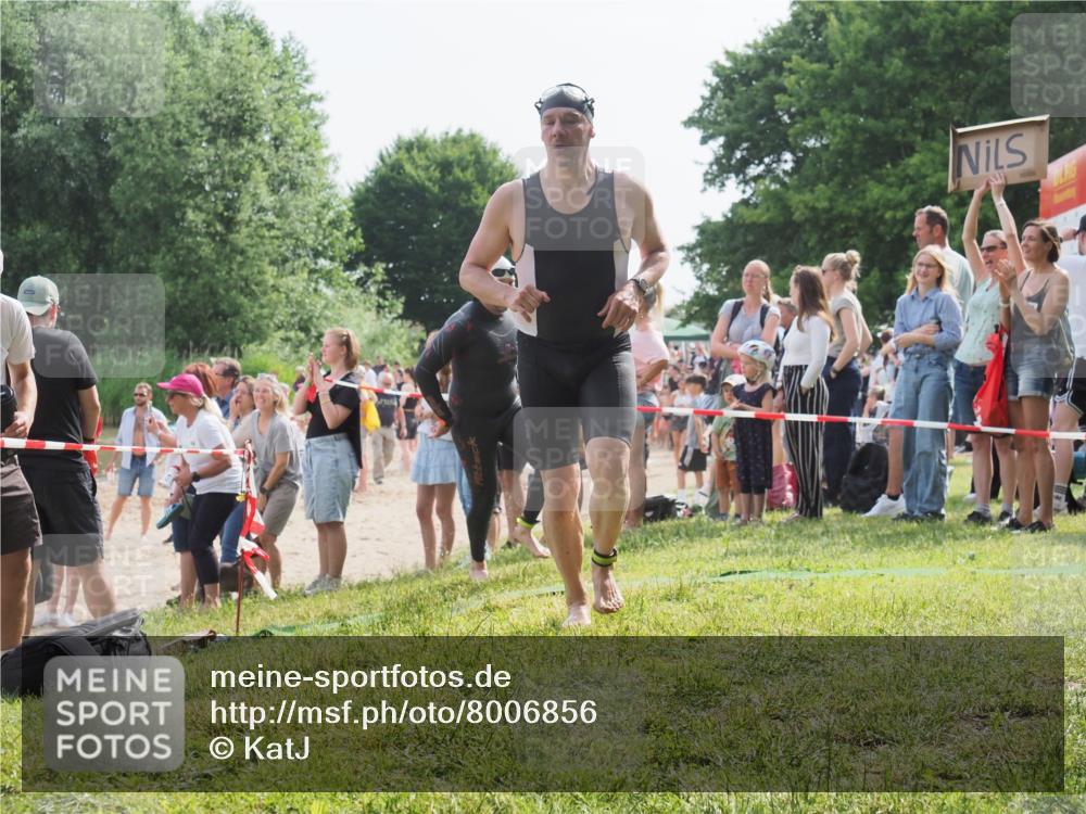 15.06.2025 - 27. Vierlanden-Triathlon KatJ http://msf.ph/oto/8006856 15.06.2025 10:05:48 Schwimmen 366, 392, 401, 413, 435, 442, 450 meine-sportfotos.de