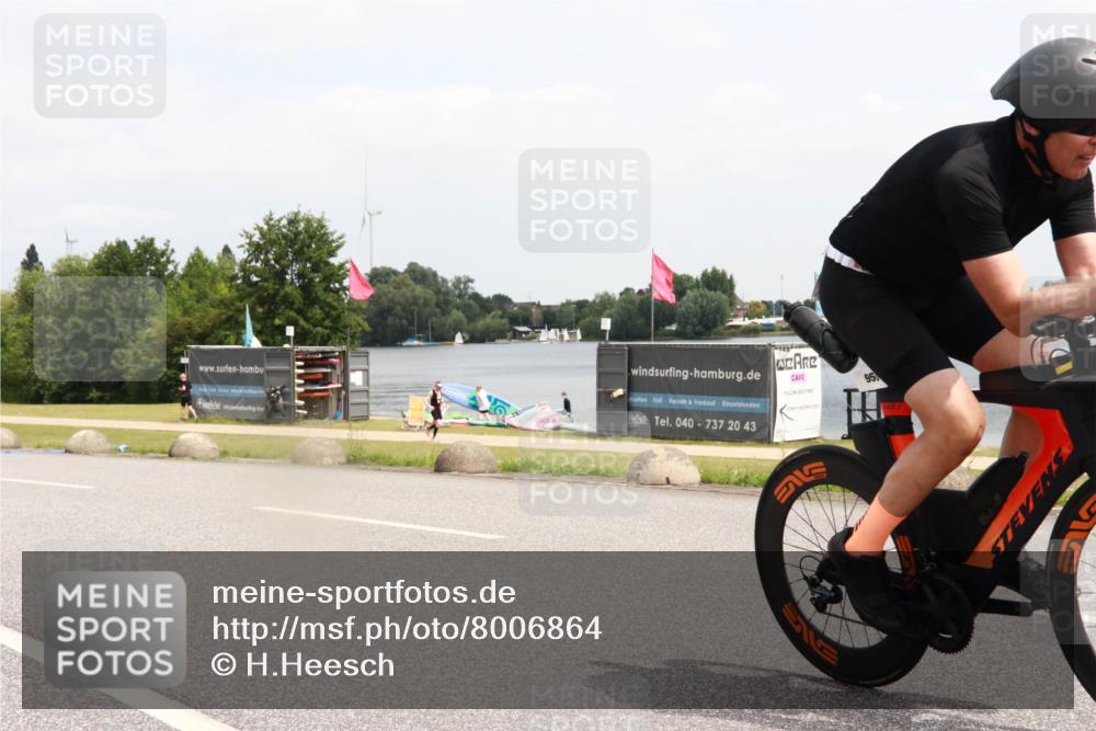 21.06.2025 - 27. Vierlanden-Triathlon H.Heesch http://msf.ph/oto/8006864 15.06.2025 12:06:57 Radfahren 718, 825, 879, 950, 959 meine-sportfotos.de
