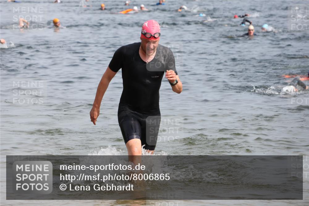 15.06.2025 - 27. Vierlanden-Triathlon Lena Gebhardt http://msf.ph/oto/8006865 15.06.2025 10:04:46 Schwimmen 389, 390, 400, 452 meine-sportfotos.de