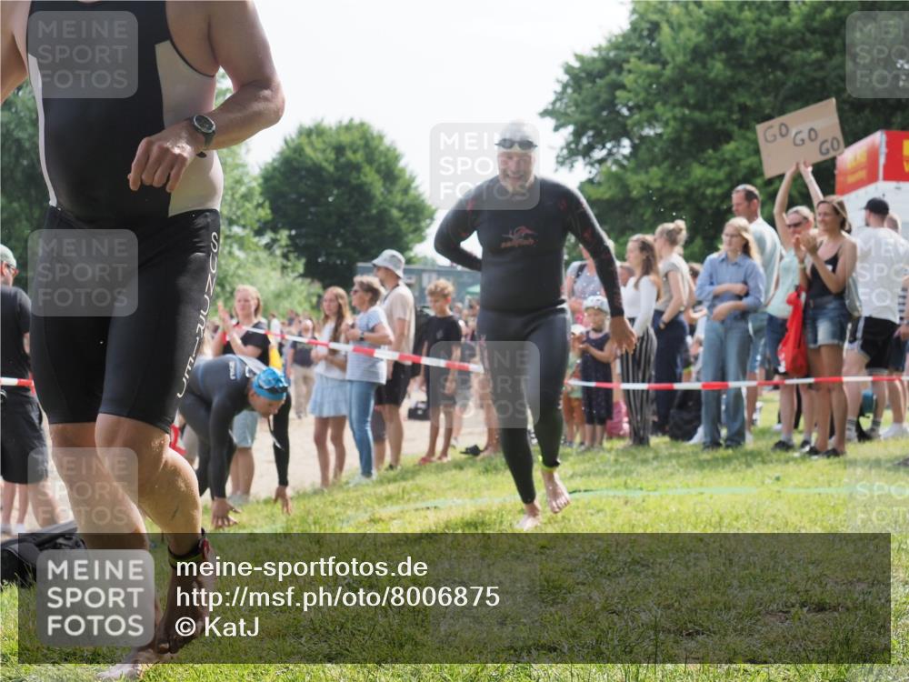 15.06.2025 - 27. Vierlanden-Triathlon KatJ http://msf.ph/oto/8006875 15.06.2025 10:05:50 Schwimmen 392, 401, 413, 435, 442, 450 meine-sportfotos.de