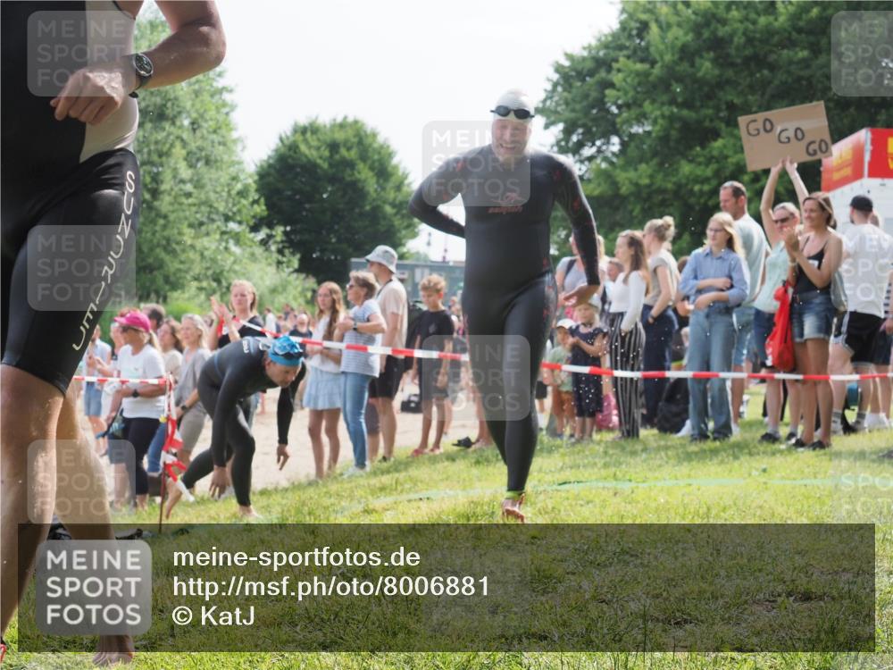 15.06.2025 - 27. Vierlanden-Triathlon KatJ http://msf.ph/oto/8006881 15.06.2025 10:05:50 Schwimmen 392, 401, 413, 435, 442, 450 meine-sportfotos.de