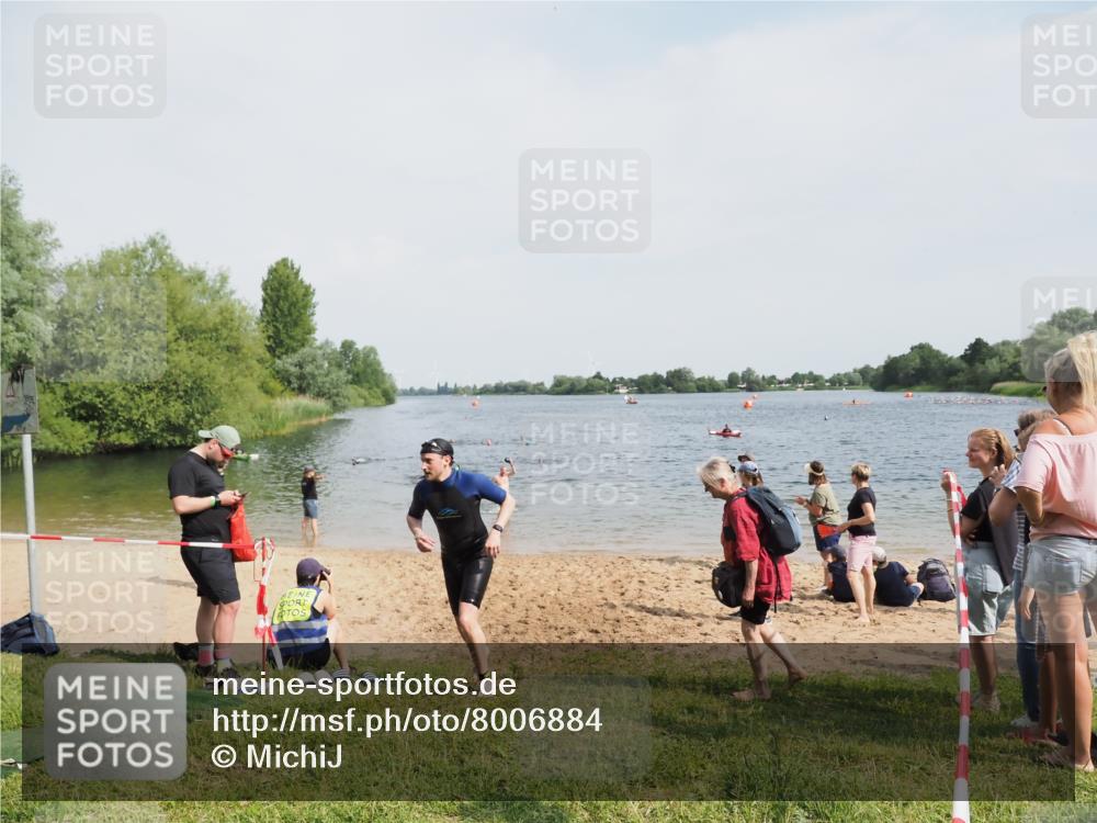 21.06.2025 - 27. Vierlanden-Triathlon MichiJ http://msf.ph/oto/8006884 15.06.2026 10:07:43 Schwimmen 371, 379, 468 meine-sportfotos.de