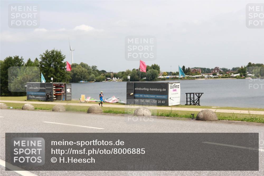 21.06.2025 - 27. Vierlanden-Triathlon H.Heesch http://msf.ph/oto/8006885 15.06.2025 11:59:51 Radfahren 757, 811, 919 meine-sportfotos.de