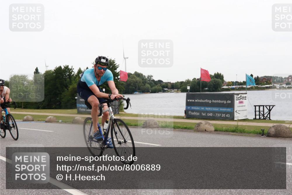 15.06.2025 - 27. Vierlanden-Triathlon H.Heesch http://msf.ph/oto/8006889 15.06.2025 10:41:06 Radfahren 116, 289, 432, 1398 meine-sportfotos.de