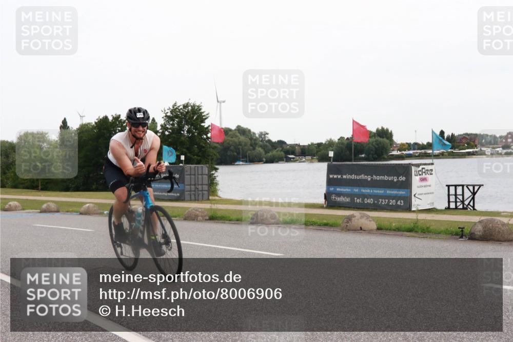 15.06.2025 - 27. Vierlanden-Triathlon H.Heesch http://msf.ph/oto/8006906 15.06.2025 10:41:06 Radfahren 116, 289, 432, 1398 meine-sportfotos.de