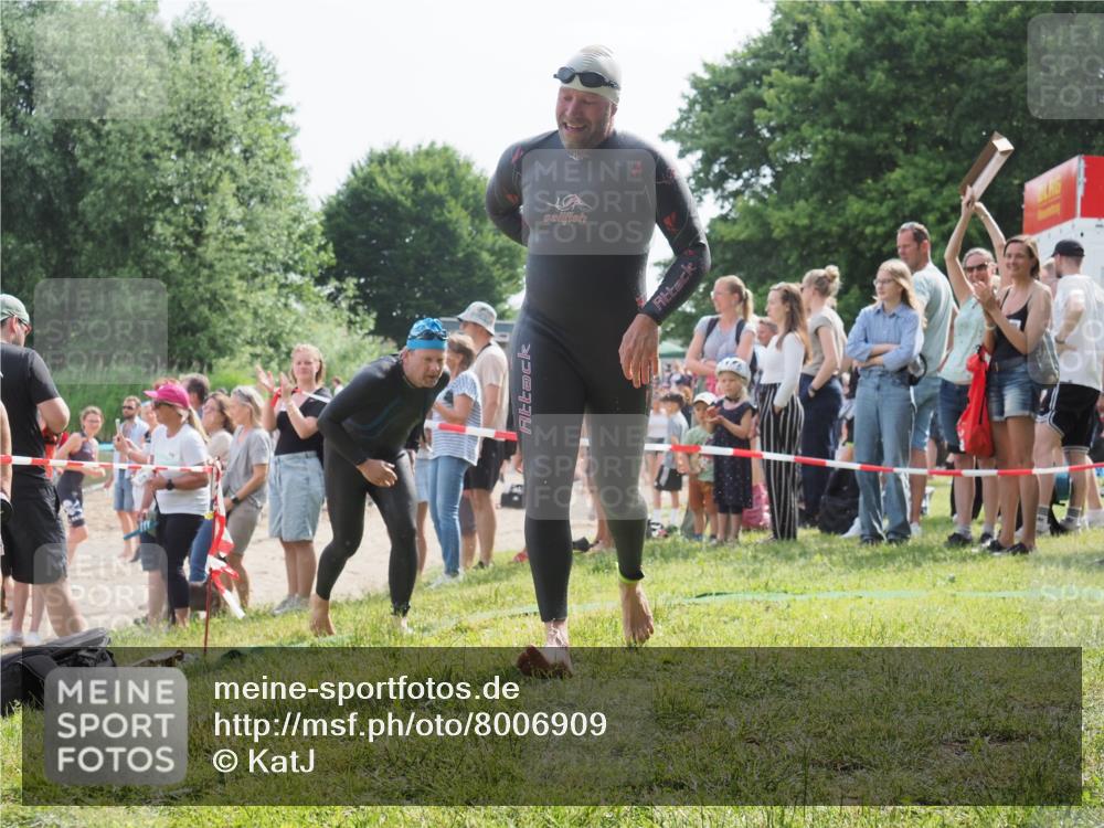 15.06.2025 - 27. Vierlanden-Triathlon KatJ http://msf.ph/oto/8006909 15.06.2025 10:05:50 Schwimmen 392, 401, 413, 435, 442, 450 meine-sportfotos.de