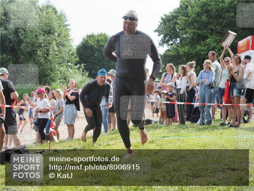 15.06.2025 - 27. Vierlanden-Triathlon KatJ http://msf.ph/oto/8006915 15.06.2025 10:05:50 Schwimmen 392, 401, 413, 435, 442, 450 meine-sportfotos.de
