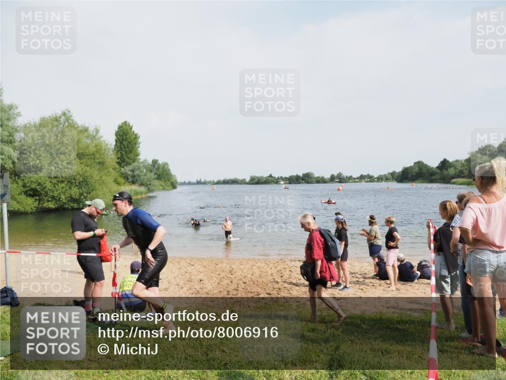 21.06.2025 - 27. Vierlanden-Triathlon MichiJ http://msf.ph/oto/8006916 15.06.2026 10:07:43 Schwimmen 371, 379, 468 meine-sportfotos.de