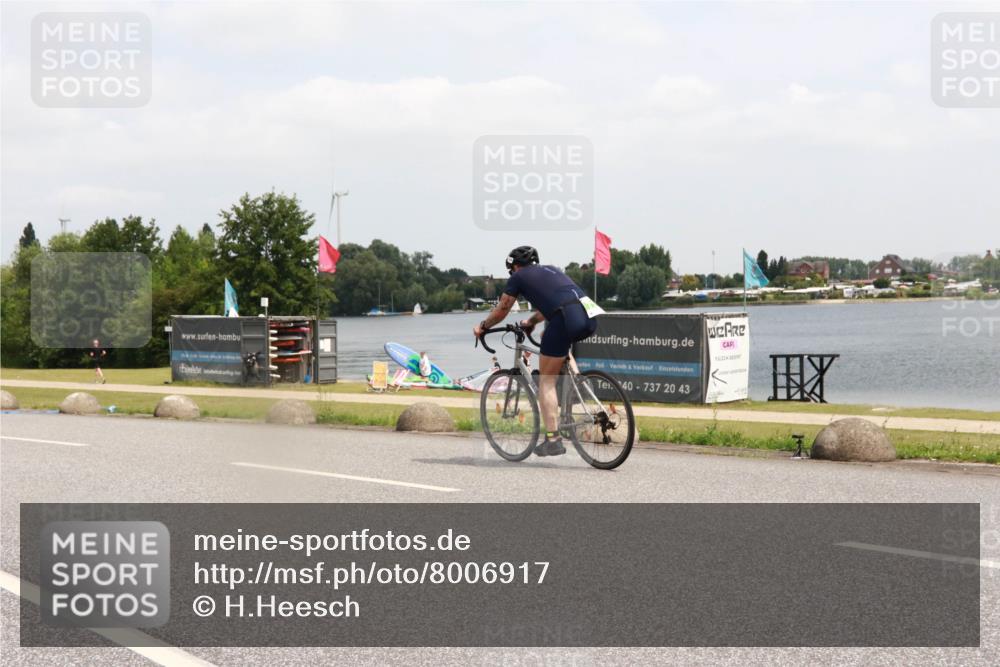 21.06.2025 - 27. Vierlanden-Triathlon H.Heesch http://msf.ph/oto/8006917 15.06.2025 12:06:59 Radfahren 718, 719, 825, 879, 950, 959 meine-sportfotos.de