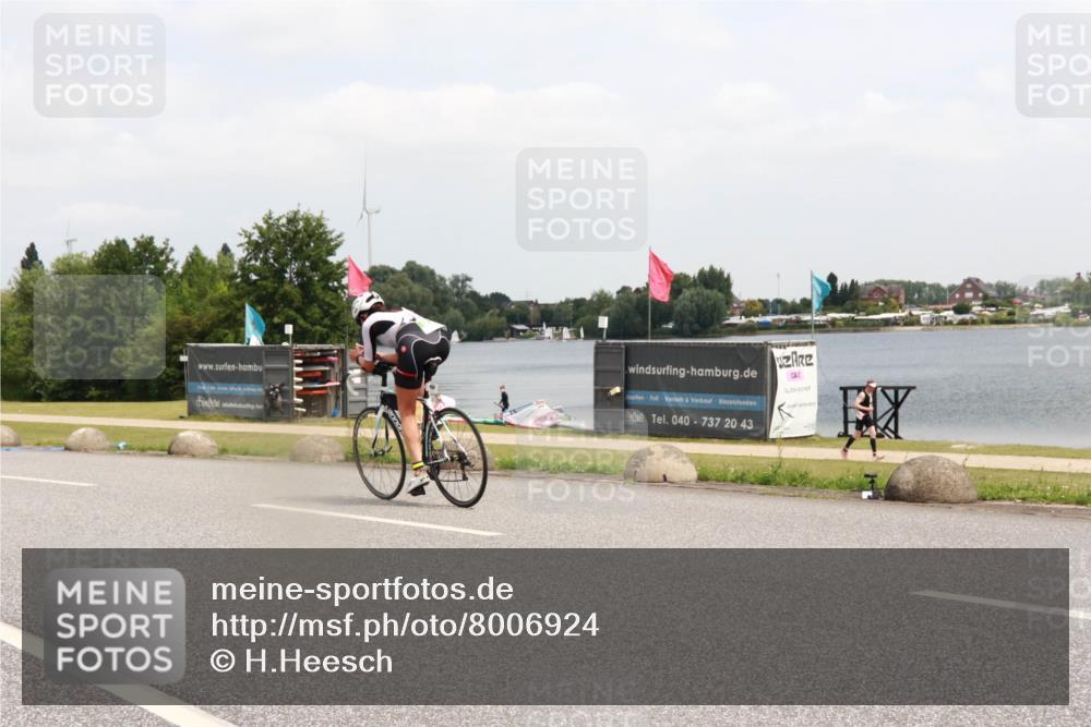 21.06.2025 - 27. Vierlanden-Triathlon H.Heesch http://msf.ph/oto/8006924 15.06.2025 12:07:02 Radfahren 719, 879, 929, 950 meine-sportfotos.de