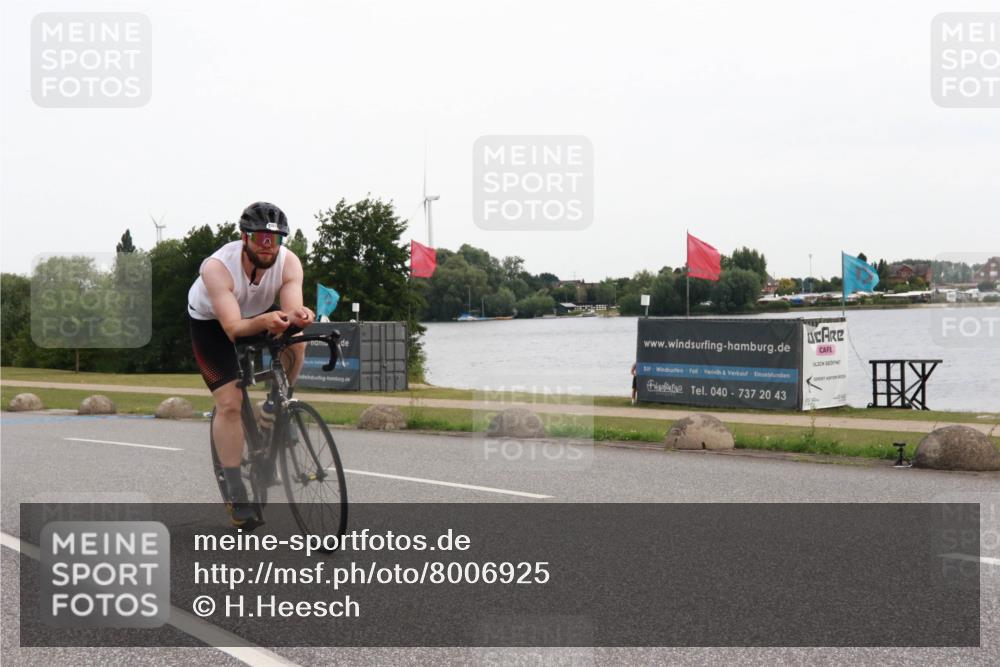 15.06.2025 - 27. Vierlanden-Triathlon H.Heesch http://msf.ph/oto/8006925 15.06.2025 10:41:07 Radfahren 275, 289, 432, 1398 meine-sportfotos.de