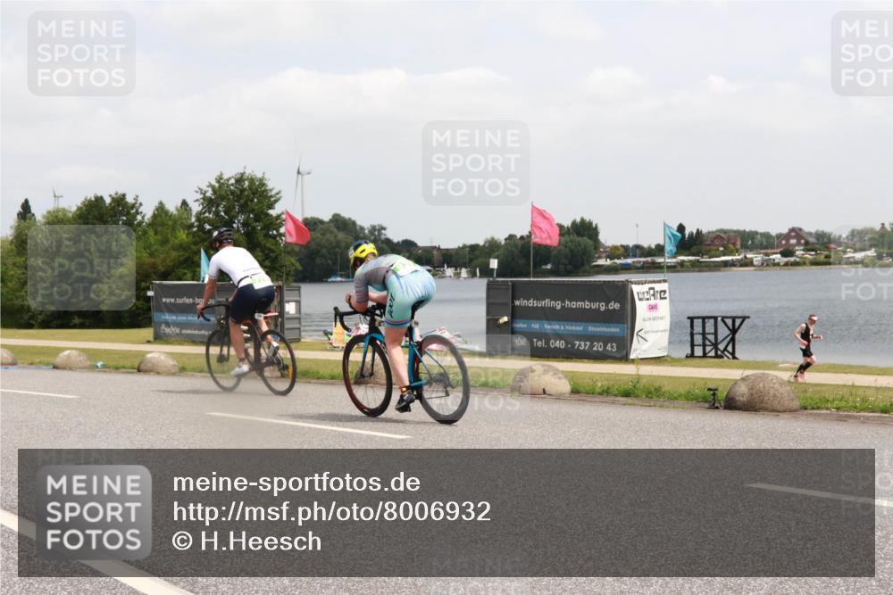 21.06.2025 - 27. Vierlanden-Triathlon H.Heesch http://msf.ph/oto/8006932 15.06.2025 12:07:03 Radfahren 719, 776, 929, 939 meine-sportfotos.de