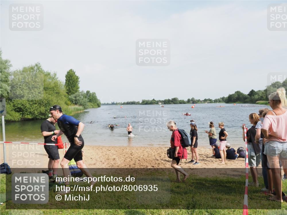 21.06.2025 - 27. Vierlanden-Triathlon MichiJ http://msf.ph/oto/8006935 15.06.2026 10:07:43 Schwimmen 371, 379, 468 meine-sportfotos.de