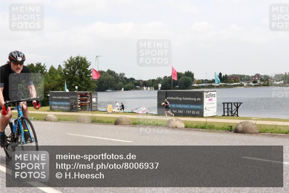 21.06.2025 - 27. Vierlanden-Triathlon H.Heesch http://msf.ph/oto/8006937 15.06.2025 12:07:10 Radfahren 776, 929, 939, 942, 961 meine-sportfotos.de