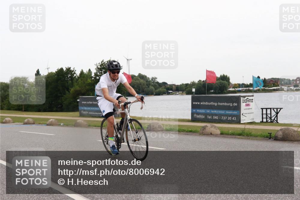 15.06.2025 - 27. Vierlanden-Triathlon H.Heesch http://msf.ph/oto/8006942 15.06.2025 10:41:09 Radfahren 187, 275, 289, 432, 1398 meine-sportfotos.de