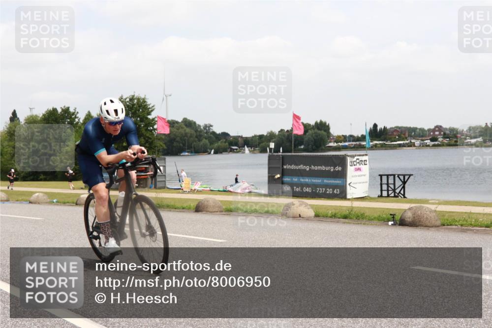 21.06.2025 - 27. Vierlanden-Triathlon H.Heesch http://msf.ph/oto/8006950 15.06.2025 12:07:17 Radfahren 749, 942 meine-sportfotos.de