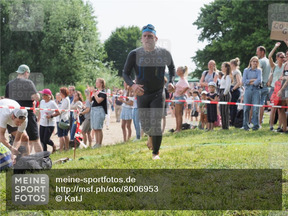15.06.2025 - 27. Vierlanden-Triathlon KatJ http://msf.ph/oto/8006953 15.06.2025 10:05:52 Schwimmen 392, 401, 435, 442, 450, 458 meine-sportfotos.de