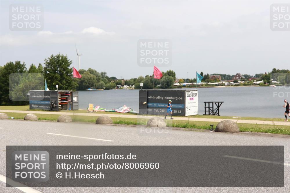 21.06.2025 - 27. Vierlanden-Triathlon H.Heesch http://msf.ph/oto/8006960 15.06.2025 11:59:54 Radfahren 919 meine-sportfotos.de