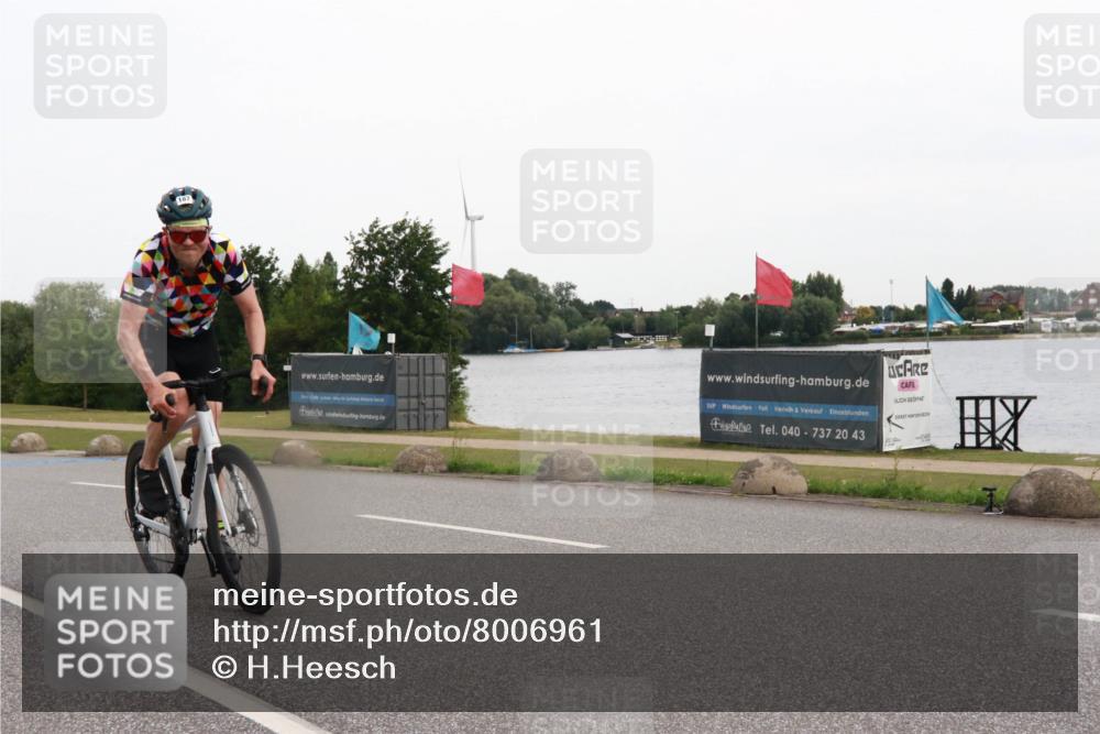 15.06.2025 - 27. Vierlanden-Triathlon H.Heesch http://msf.ph/oto/8006961 15.06.2025 10:41:11 Radfahren 152, 187, 275, 289, 432, 1398 meine-sportfotos.de