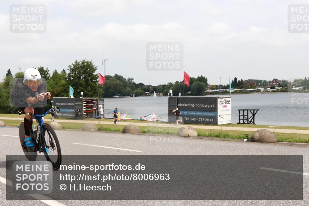 21.06.2025 - 27. Vierlanden-Triathlon H.Heesch http://msf.ph/oto/8006963 15.06.2025 12:07:21 Radfahren 662, 749, 867, 869 meine-sportfotos.de