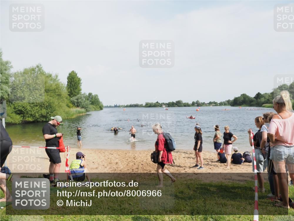 21.06.2025 - 27. Vierlanden-Triathlon MichiJ http://msf.ph/oto/8006966 15.06.2026 10:07:44 Schwimmen 371, 468 meine-sportfotos.de
