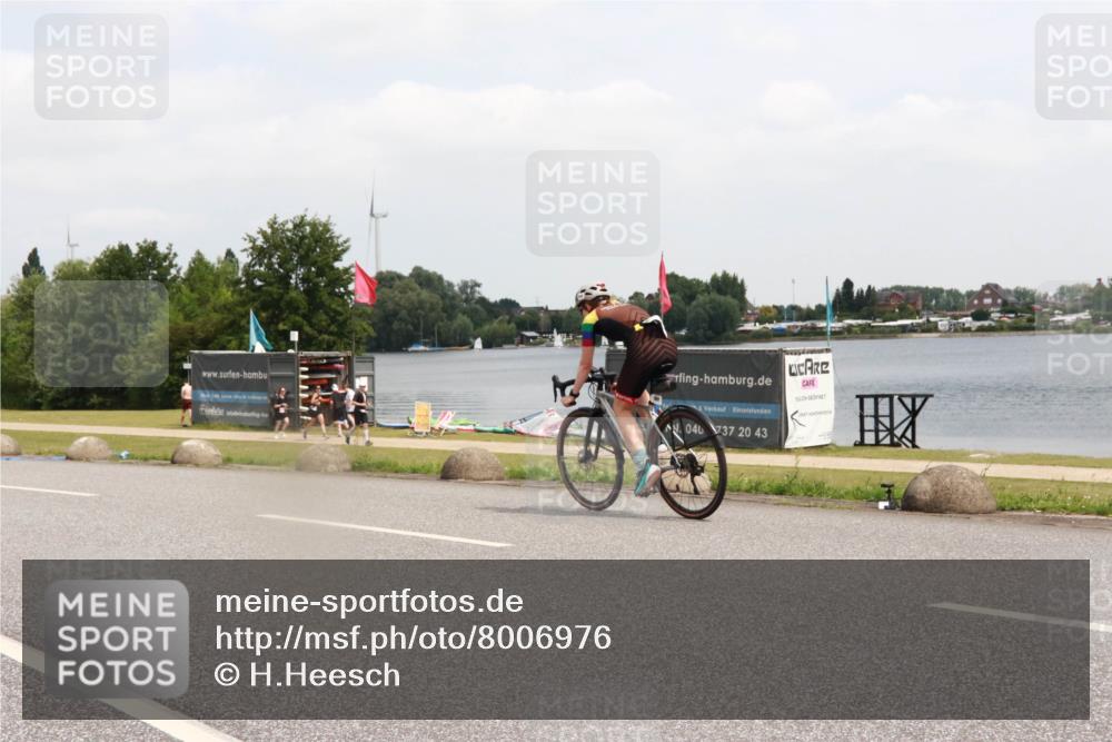 21.06.2025 - 27. Vierlanden-Triathlon H.Heesch http://msf.ph/oto/8006976 15.06.2025 12:07:25 Radfahren 662, 867, 869 meine-sportfotos.de