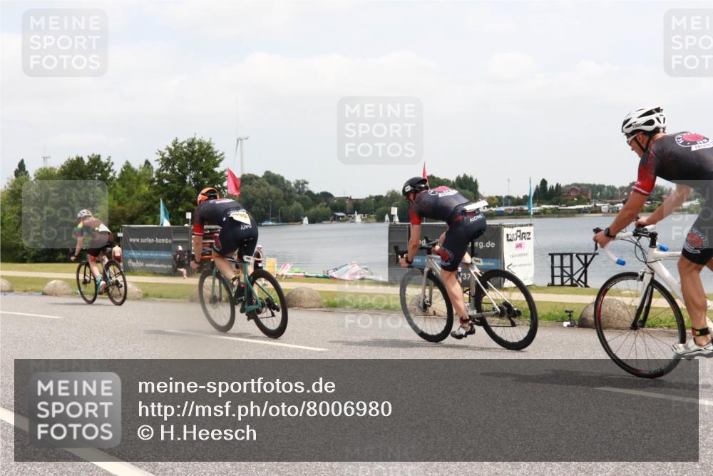 21.06.2025 - 27. Vierlanden-Triathlon H.Heesch http://msf.ph/oto/8006980 15.06.2025 12:07:26 Radfahren 228, 662, 867, 869, 909, 1000, 1002 meine-sportfotos.de