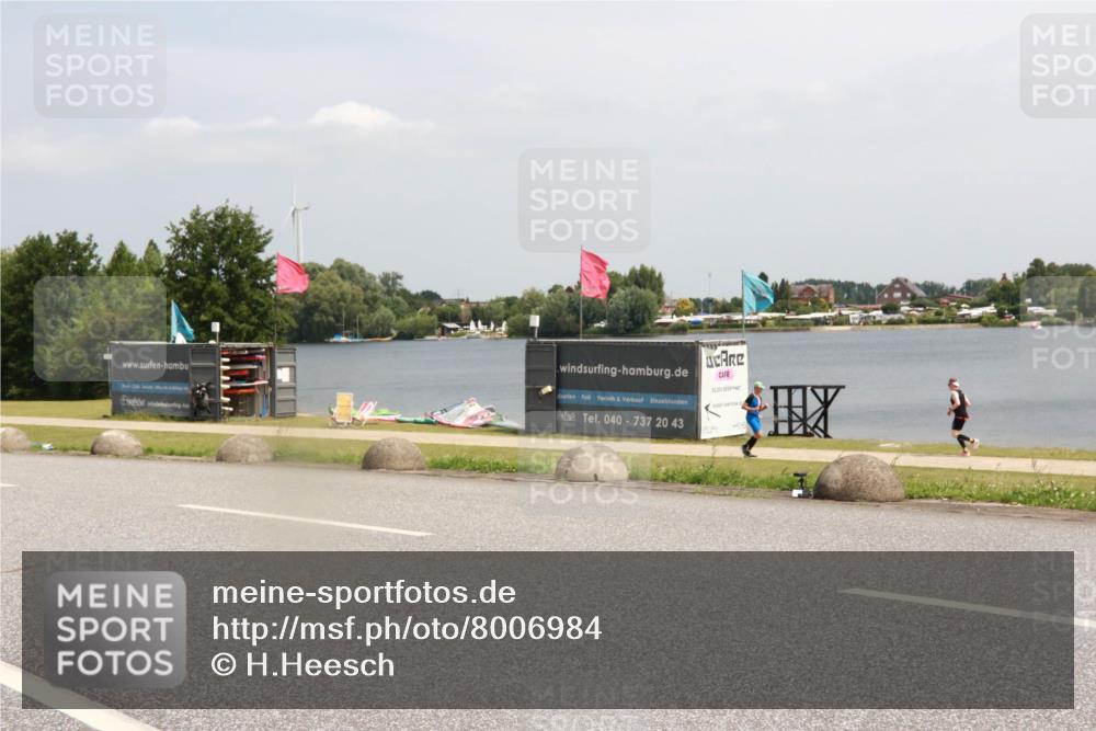 21.06.2025 - 27. Vierlanden-Triathlon H.Heesch http://msf.ph/oto/8006984 15.06.2025 11:59:55 Radfahren 891, 919 meine-sportfotos.de