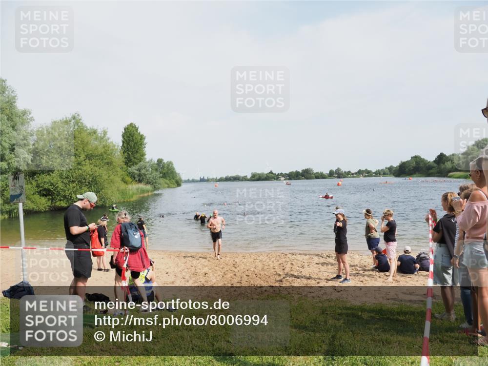 21.06.2025 - 27. Vierlanden-Triathlon MichiJ http://msf.ph/oto/8006994 15.06.2026 10:07:47 Schwimmen 371 meine-sportfotos.de
