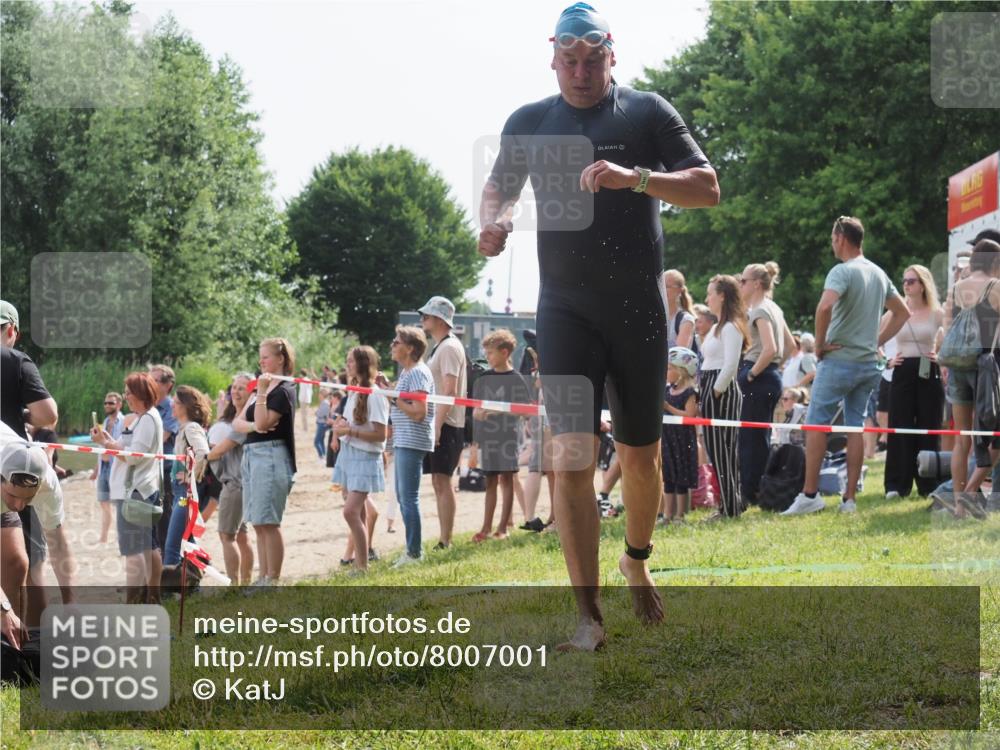 15.06.2025 - 27. Vierlanden-Triathlon KatJ http://msf.ph/oto/8007001 15.06.2025 10:05:56 Schwimmen 372, 392, 410, 435, 442, 450, 458 meine-sportfotos.de