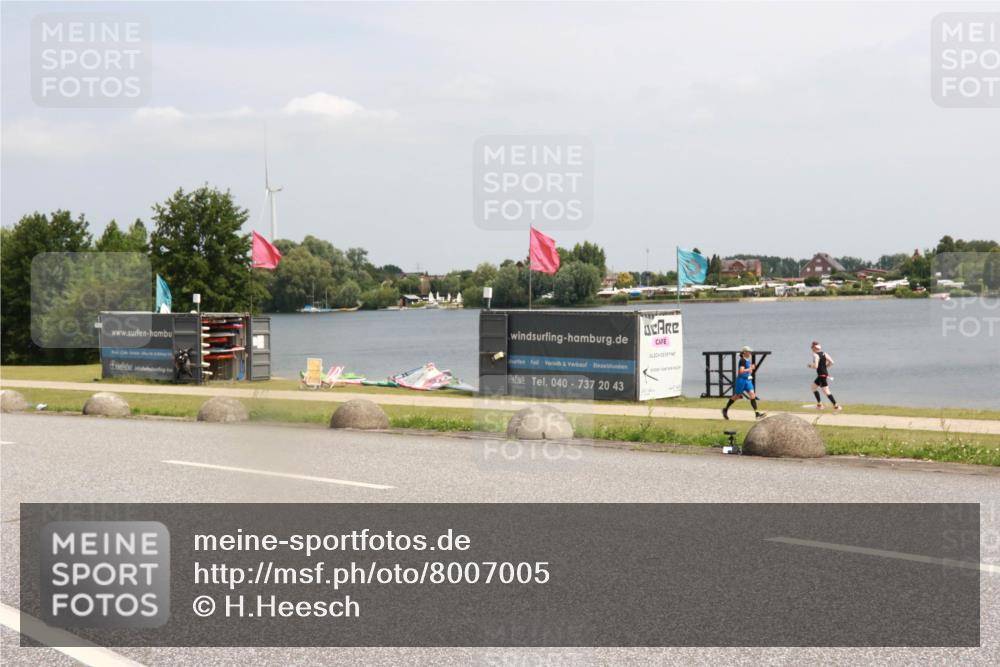 21.06.2025 - 27. Vierlanden-Triathlon H.Heesch http://msf.ph/oto/8007005 15.06.2025 11:59:55 Radfahren 891, 919 meine-sportfotos.de