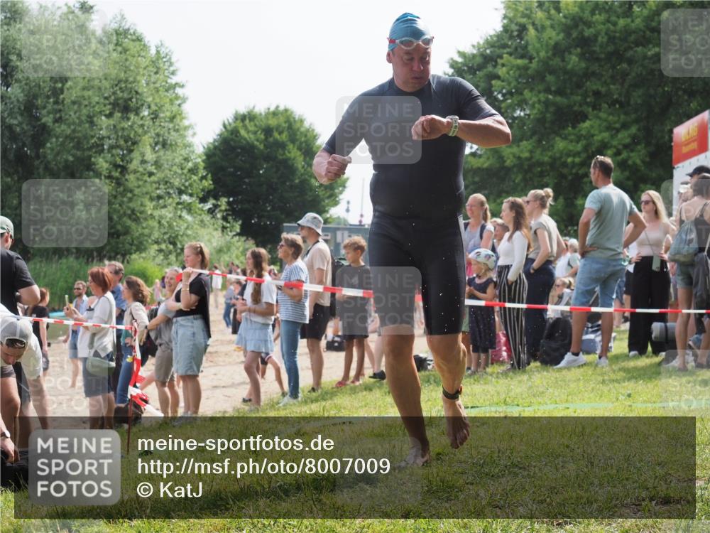 15.06.2025 - 27. Vierlanden-Triathlon KatJ http://msf.ph/oto/8007009 15.06.2025 10:05:56 Schwimmen 372, 392, 410, 435, 442, 450, 458 meine-sportfotos.de