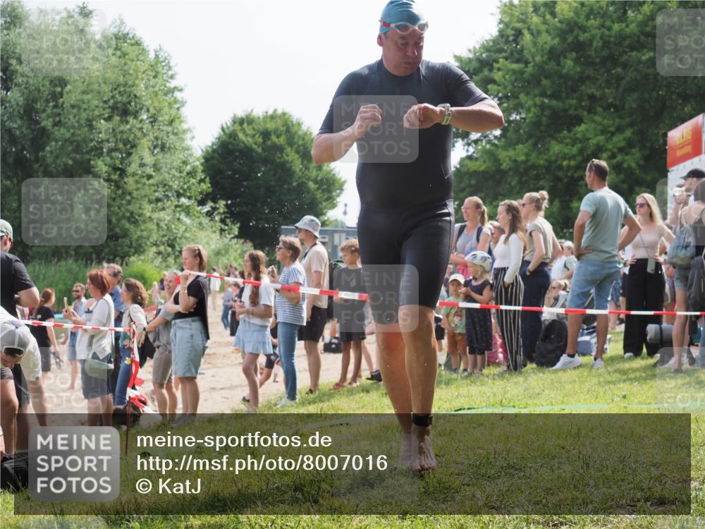15.06.2025 - 27. Vierlanden-Triathlon KatJ http://msf.ph/oto/8007016 15.06.2025 10:05:56 Schwimmen 372, 392, 410, 435, 442, 450, 458 meine-sportfotos.de