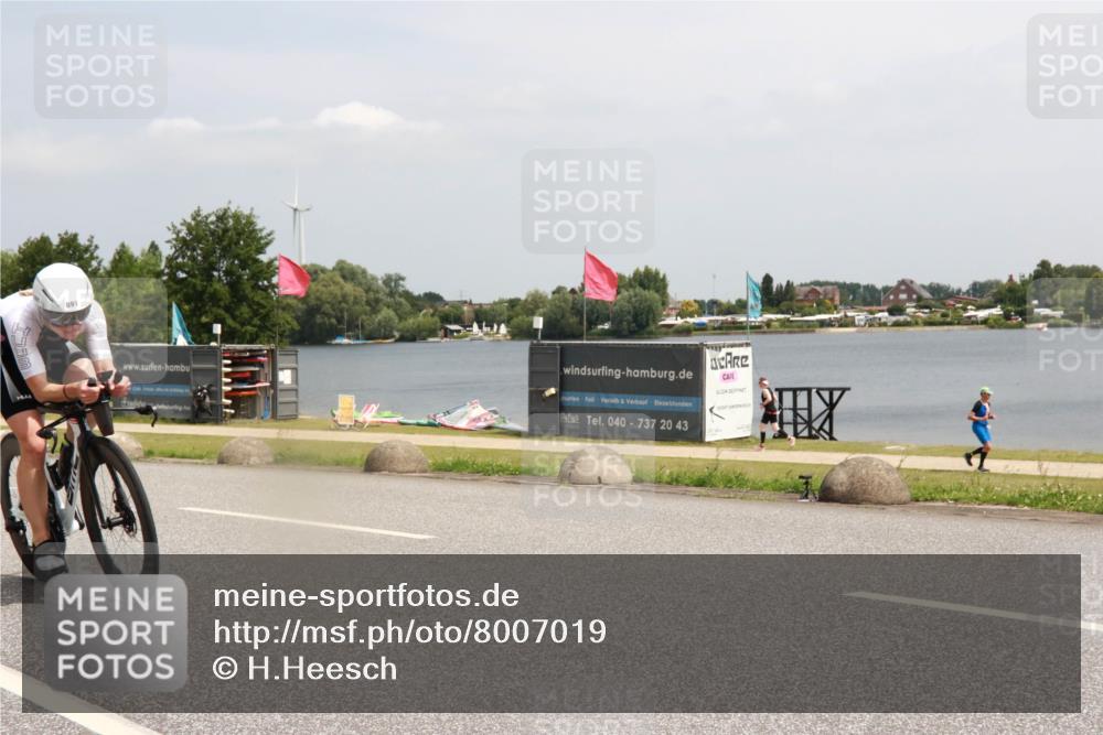 21.06.2025 - 27. Vierlanden-Triathlon H.Heesch http://msf.ph/oto/8007019 15.06.2025 11:59:57 Radfahren 891 meine-sportfotos.de