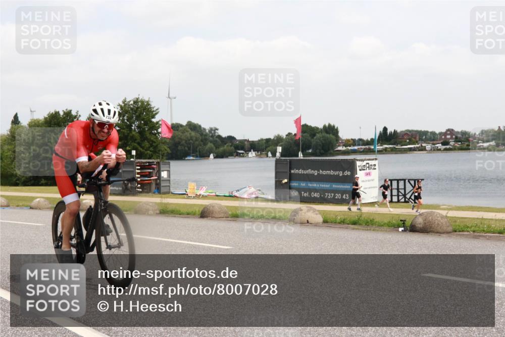 21.06.2025 - 27. Vierlanden-Triathlon H.Heesch http://msf.ph/oto/8007028 15.06.2025 12:07:31 Radfahren 228, 732, 909, 1000, 1001, 1002, 1003 meine-sportfotos.de