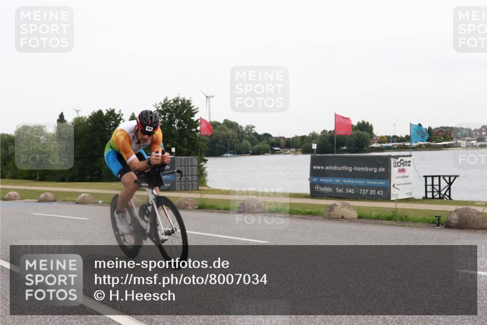 15.06.2025 - 27. Vierlanden-Triathlon H.Heesch http://msf.ph/oto/8007034 15.06.2025 10:41:19 Radfahren 114, 152, 366, 426 meine-sportfotos.de