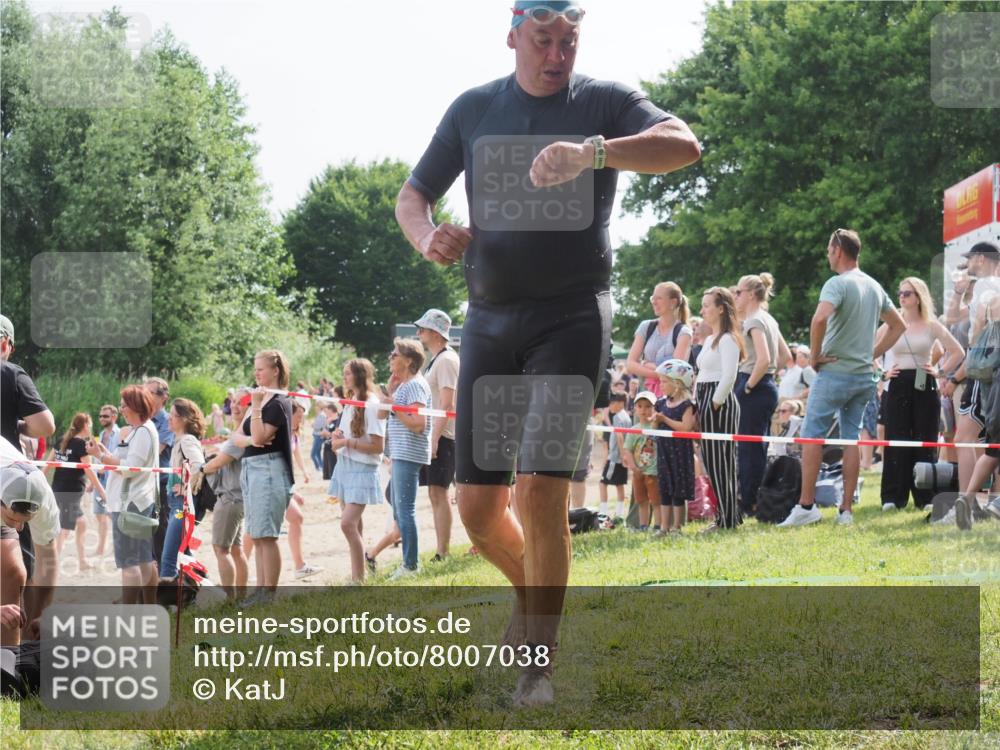 15.06.2025 - 27. Vierlanden-Triathlon KatJ http://msf.ph/oto/8007038 15.06.2025 10:05:56 Schwimmen 372, 392, 410, 435, 442, 450, 458 meine-sportfotos.de